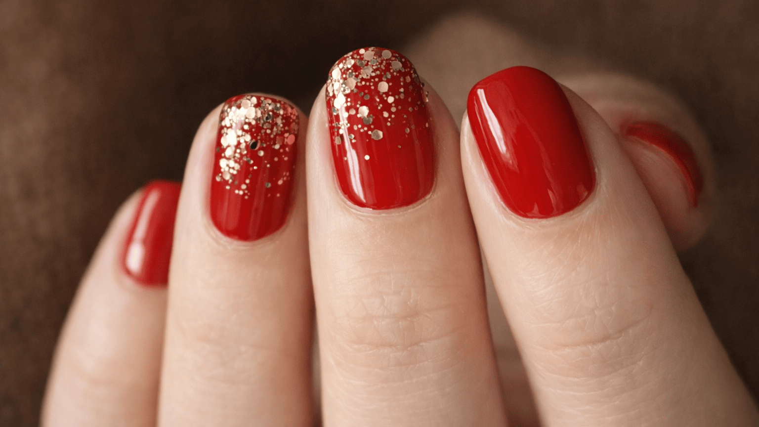 vernis-ongle-rouge-paillette-reveillon