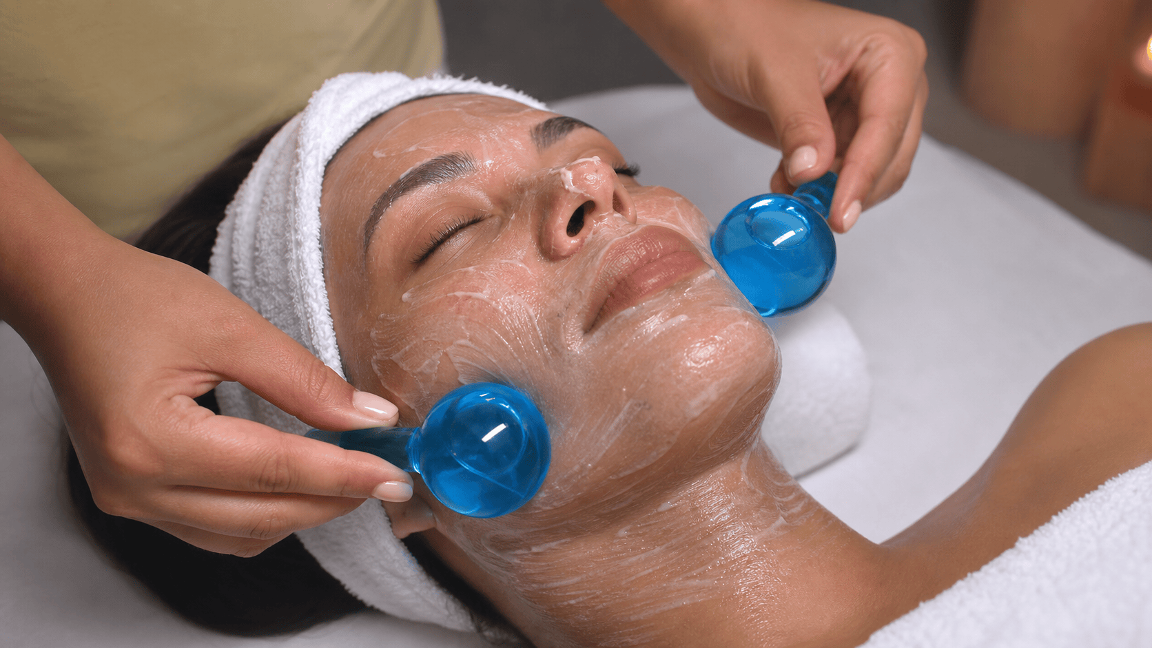 Globe massant visage : le secret d&rsquo;un éclat absolu